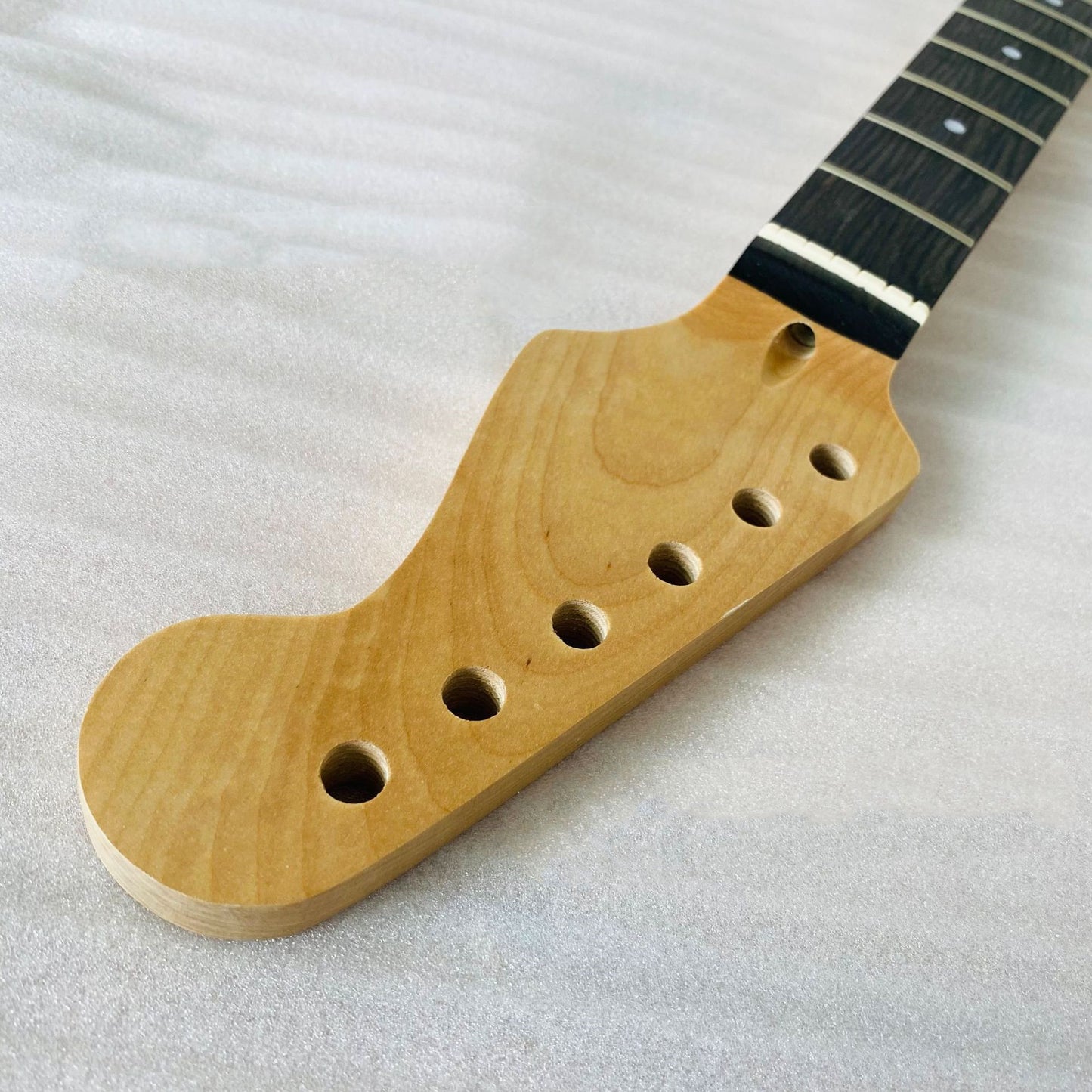 Neck STFanta Electric Guitar Grip Material 22 Fret Maple Finished Wood Grip Wood Guitar Accessories